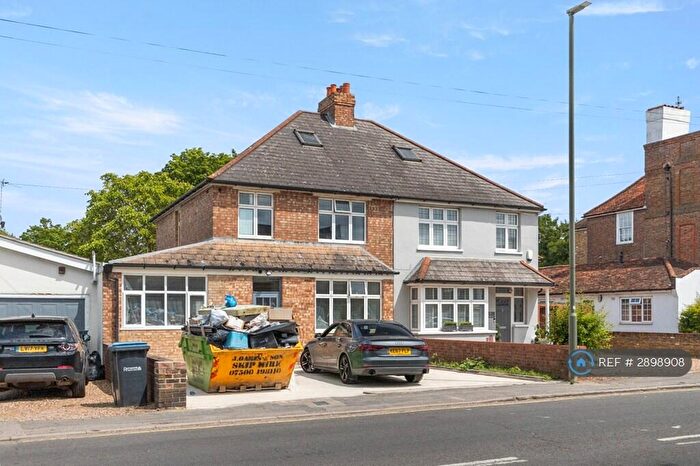 Studio To Rent In Bridge Road, Chertsey, KT16