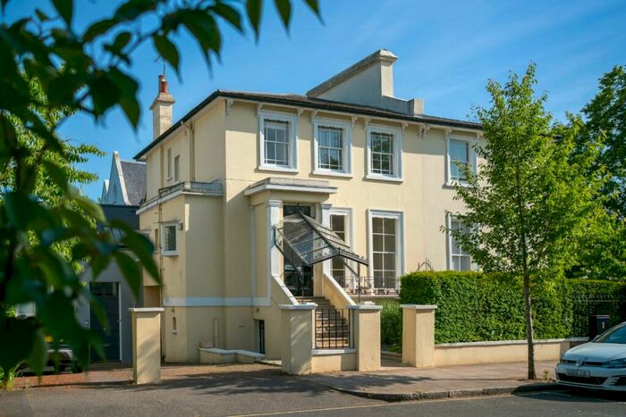 5 Bedroom Semi-Detached House To Rent In Clifton Hill, London, NW8