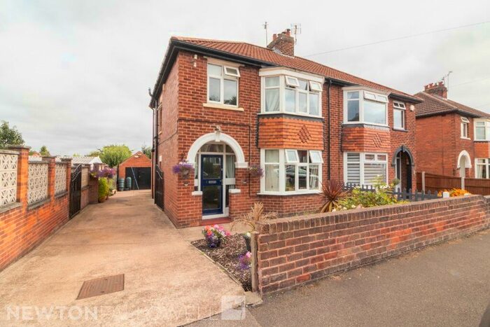 3 Bedroom Semi-Detached House To Rent In Harewood Avenue, Retford, DN22