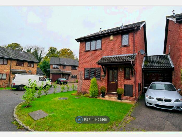 3 Bedroom Detached House To Rent In Kemerton Close, Calcot, Reading, RG31