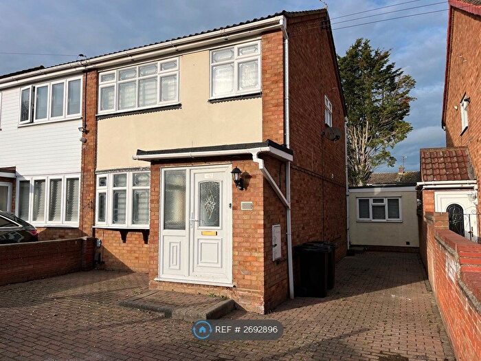 4 Bedroom Semi-Detached House To Rent In Oates Road, Romford, RM5
