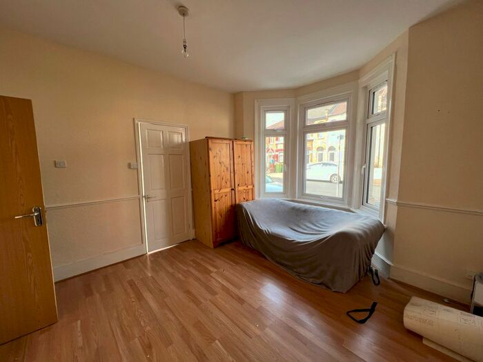 1 Bedroom Flat To Rent In Colchester Avenue, London, E12