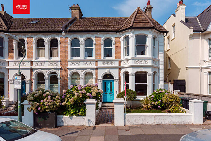 2 Bedroom Flat For Sale In Sackville Gardens, Hove, BN3