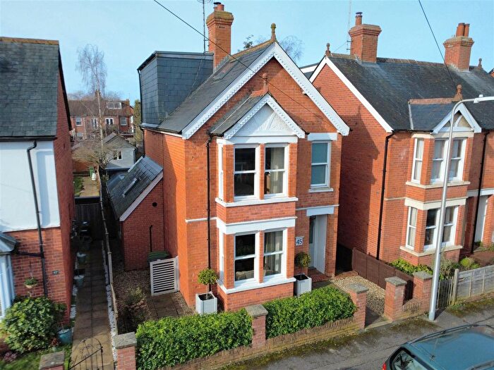 4 Bedroom Detached House For Sale In Salcombe Road, Newbury, RG14