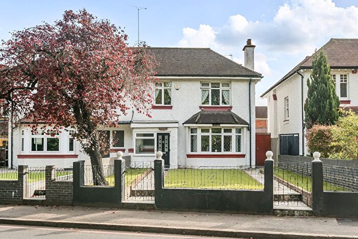 4 Bedroom Semi-Detached House For Sale In Ewell Road, Cheam, Sutton, SM3
