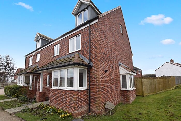 4 Bedroom Semi-Detached House For Sale In Ellingham View, Dartford, DA1