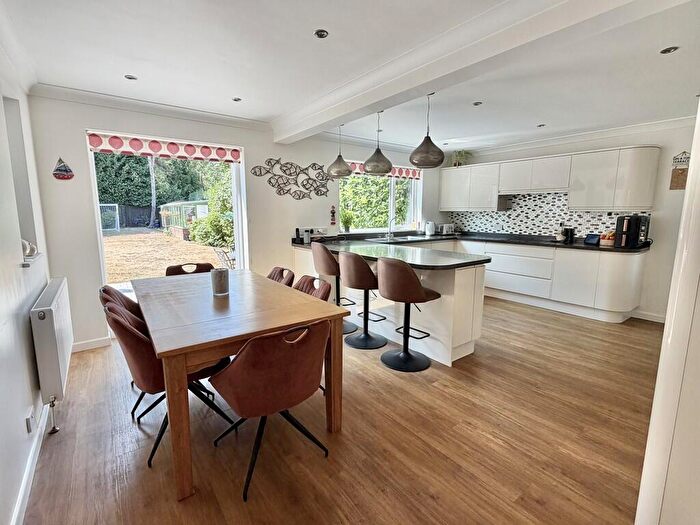 3 Bedroom Detached House For Sale In Roman Road, Broadstone, BH18