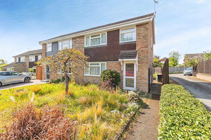 3 Bedroom Semi-Detached House For Sale In Willow Bank Walk, Leighton Buzzard, LU7