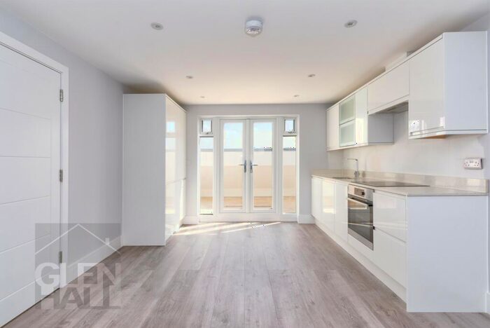 1 Bedroom Apartment For Sale In Station Road, New Southgate, London, N11