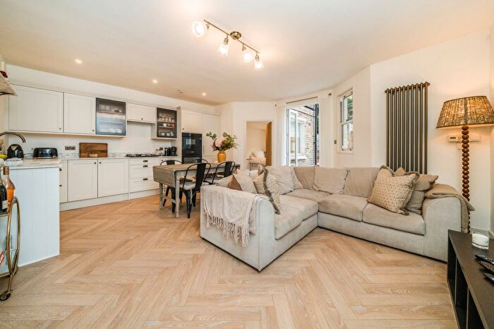 2 Bedroom Flat To Rent In Randolph Avenue, Maida Vale, London, W9