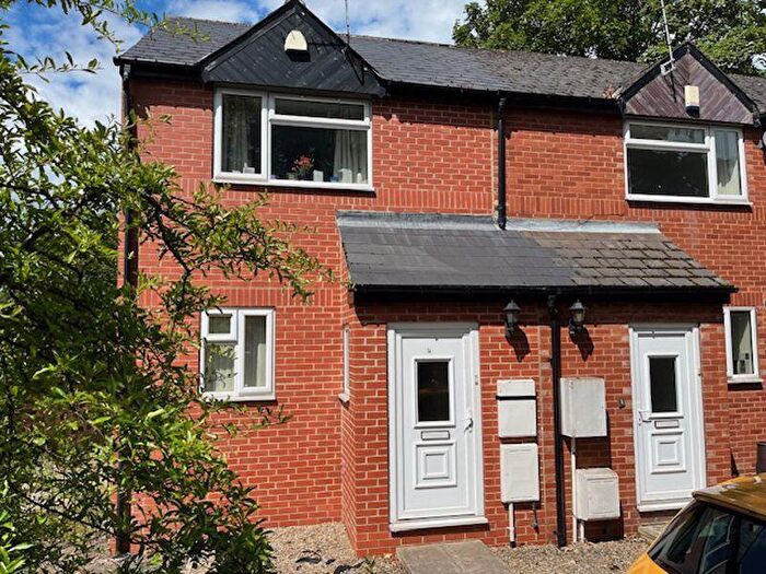 2 Bedroom Semi-Detached House To Rent In Chapel Fold, Leeds, LS6