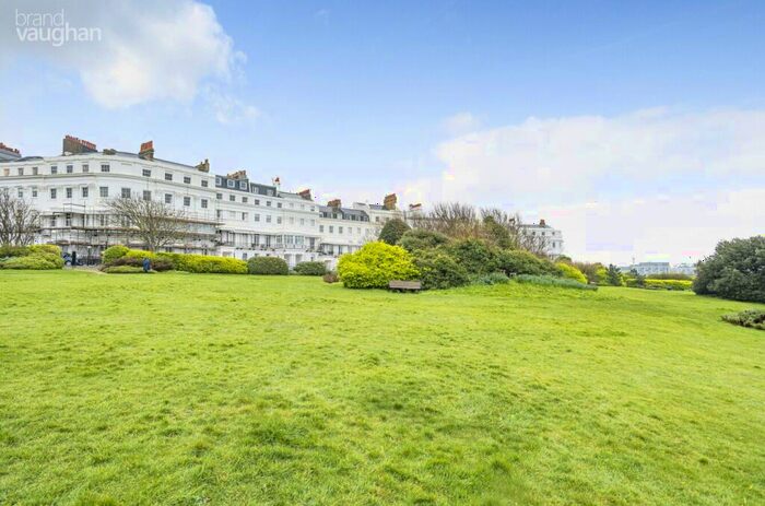 3 Bedroom Flat To Rent In Lewes Crescent, Brighton, East Sussex, BN2