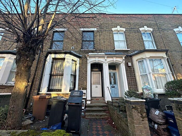 3 Bedroom Flat To Rent In Narford Road, E5