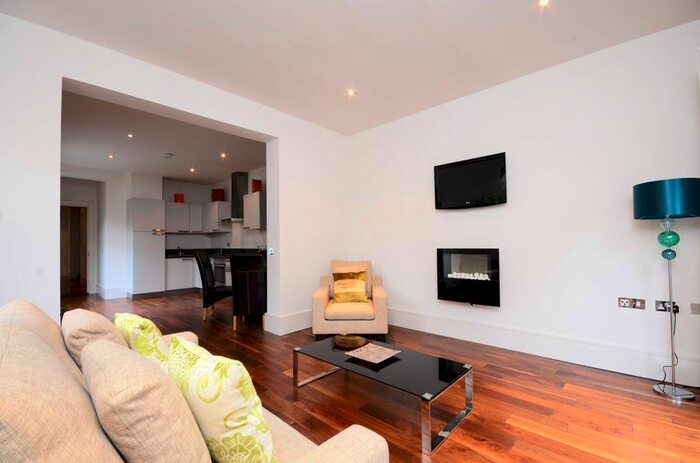 3 Bedroom Flat To Rent In West Hill, Putney, London, SW15