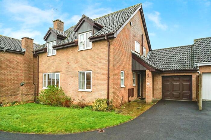4 Bedroom Link Detached House For Sale In Wheatway, Gloucester, Gloucestershire, GL4