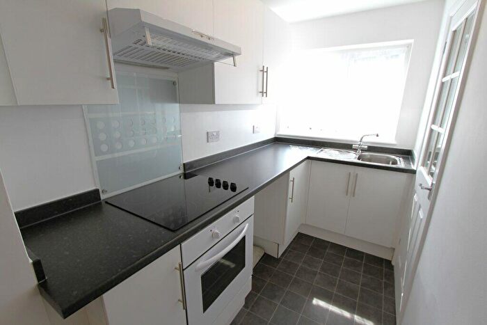 2 Bedroom Terraced House To Rent In West Street, Banbury, Oxon, OX16