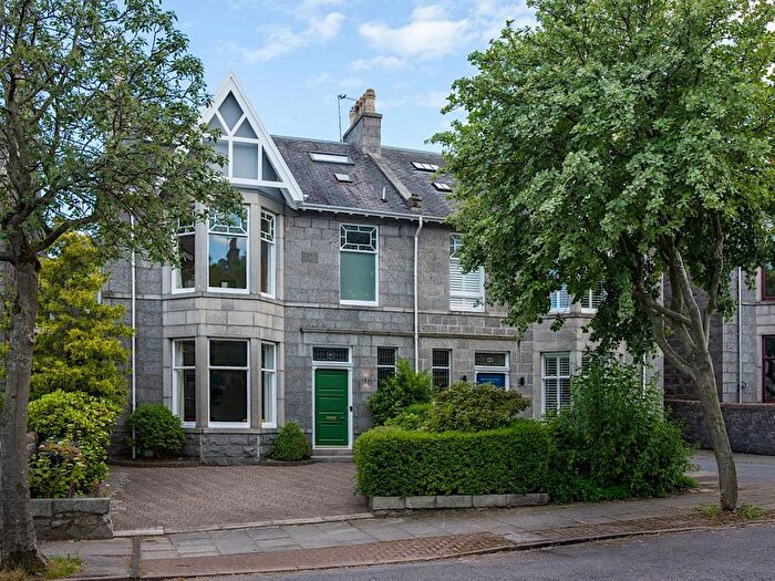 6 Bedroom Terraced House For Sale In Hamilton Place, Aberdeen, AB15