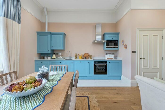 1 Bedroom Apartment For Sale In Tudor Grange, Blossomfield Road, Solihull, B91