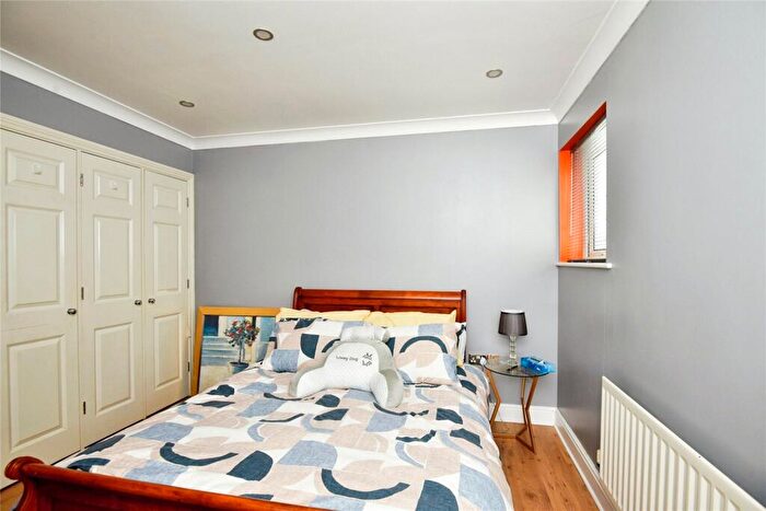2 Bedroom Flat For Sale In Estuary Reach, Pleasant Row, Gillingham, Kent, ME7