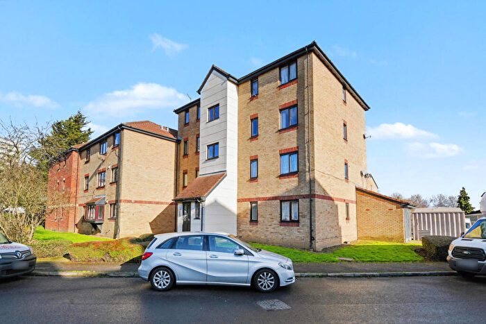 1 Bedroom Flat For Sale In Magpie Close, Enfield, EN1