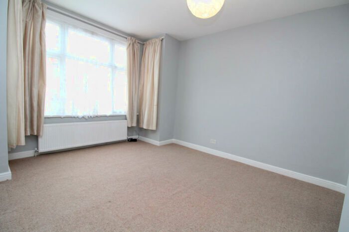 Flat To Rent In Broxholm Road, London, SE27