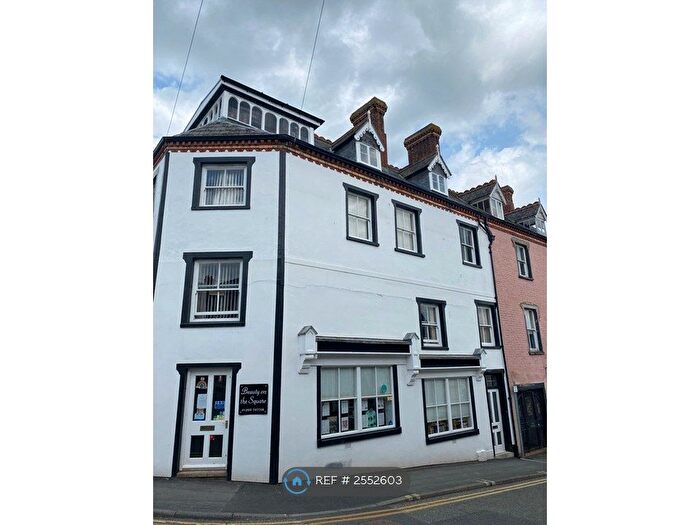 2 Bedroom Flat To Rent In Cwrt Pendref, Rhuthun, LL15