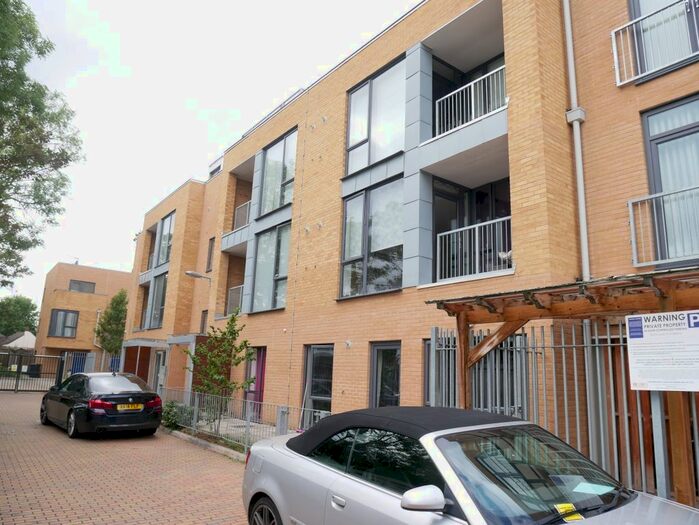 2 Bedroom Flat To Rent In Deck Court, Southall, UB2