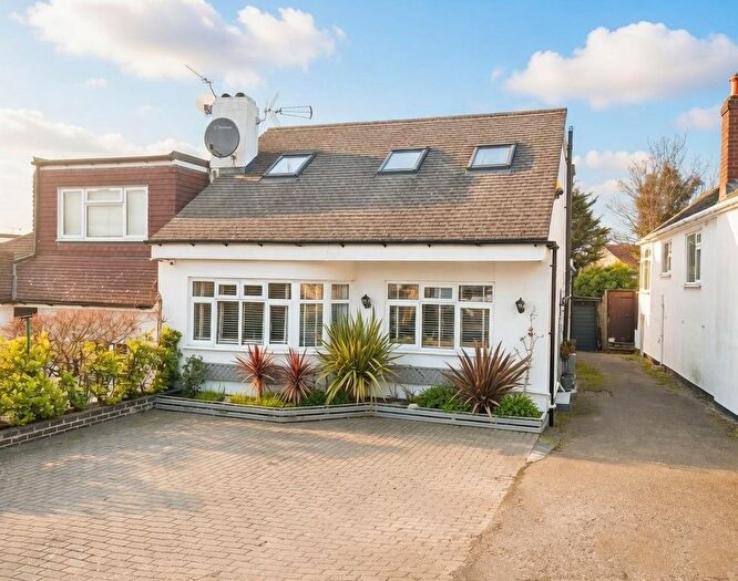 3 Bedroom Semi Detached Bungalow For Sale In Bittacy Rise, Mill Hill, NW7