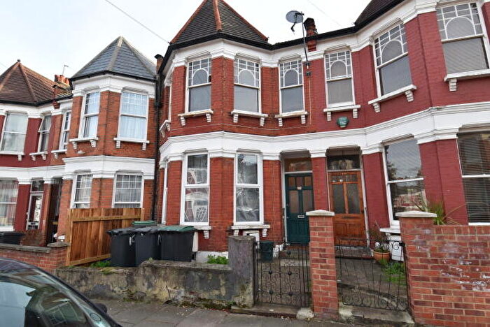 2 Bedroom Apartment To Rent In Seymour Road, Haringey, London, N8
