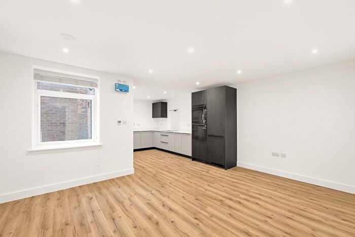 1 Bedroom Flat To Rent In London Road, St.Albans, AL1