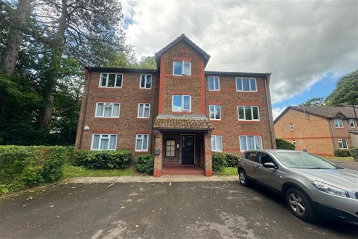 2 Bedroom Apartment To Rent In Nutfield Court, Maybush, SO16