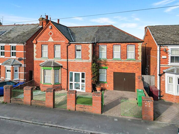 4 Bedroom Detached House For Sale In Recreation Road, Tilehurst, RG30