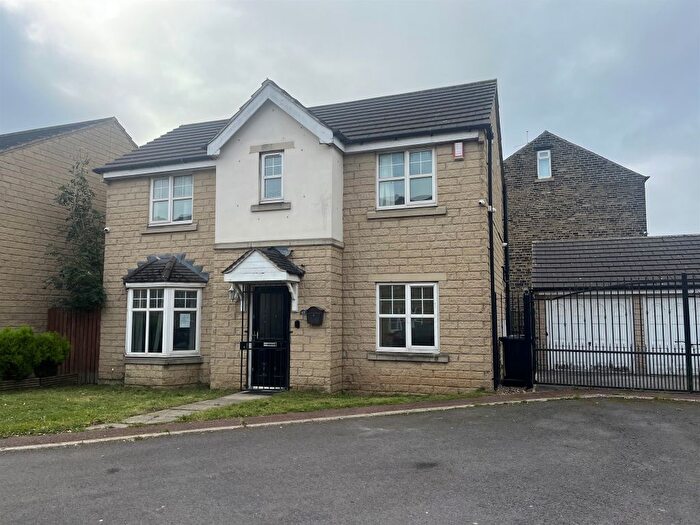3 Bedroom Detached House For Sale In Woolcombers Way, Bradford, BD4