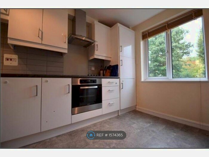 2 Bedroom Maisonette To Rent In Green Acres, Croydon, CR0
