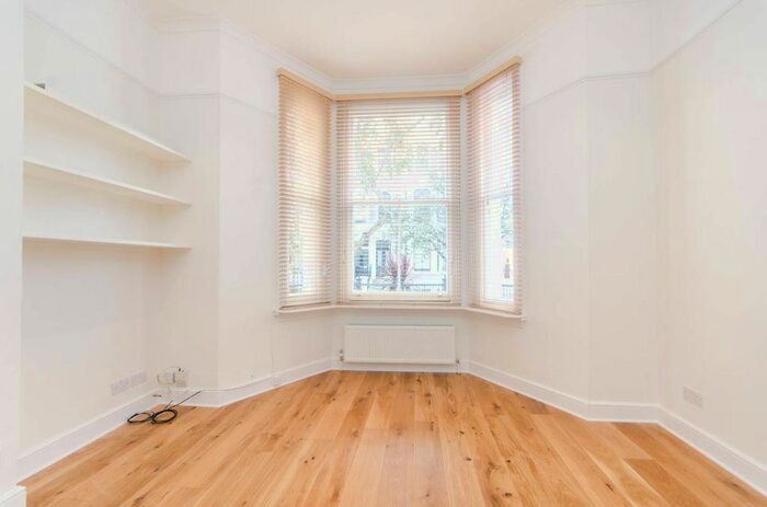 2 Bedroom Flat To Rent In Redcliffe Street, Chelsea, London, SW10