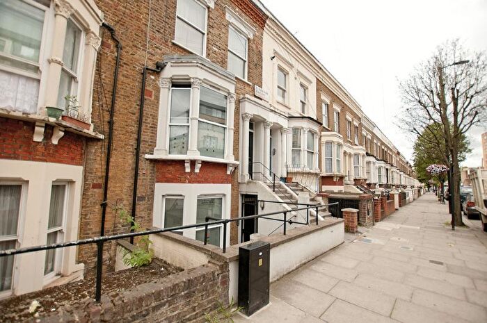 2 Bedroom Flat For Sale In Kilburn Park Road, London, NW6