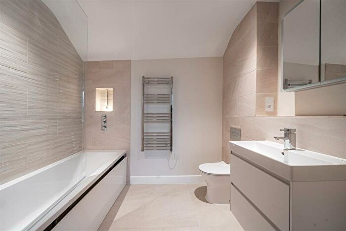 1 Bedroom Flat For Sale In High Street, Ewell, Epsom, KT17