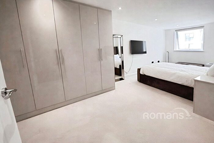 2 Bedroom Flat To Rent In Kingston Close, Maidenhead, Berkshire, SL6