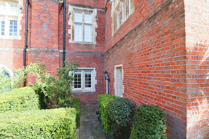 1 Bedroom Flat For Sale In The Galleries, Brentwood, CM14
