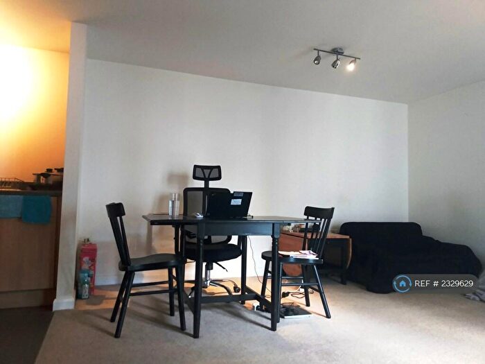 1 Bedroom Flat To Rent In Foundry Court, Slough, SL2