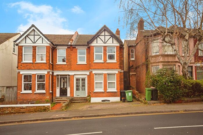 4 Bedroom Semi Detached House For Sale In Hayle Road, Maidstone, ME15