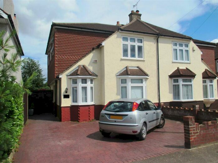 4 Bedroom Semi-Detached House To Rent In Stanham Road, Dartford, Kent, DA1