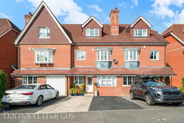 4 Bedroom Terraced House For Sale In Lower Green Gardens, Worcester Park, KT4