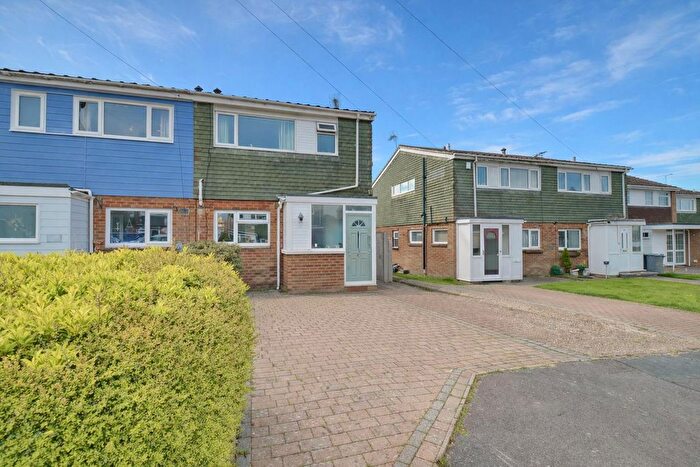 3 Bedroom Semi Detached House For Sale In Kings Road, Cowplain, Waterlooville, PO8