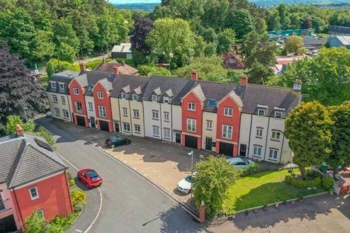 2 Bedroom Flat To Rent In Heath Hill, Dawley, Telford, Shropshire, TF4