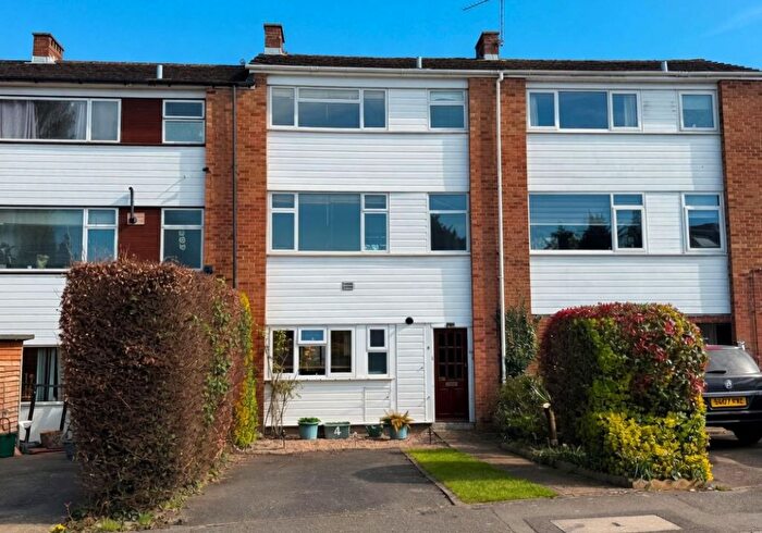 3 Bedroom Flat For Sale In A Kingsway, Blackwater, Camberley, Surrey, GU17