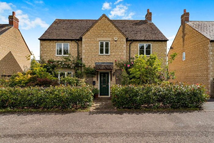 4 Bedroom Detached House For Sale In Bryony Gardens, Carterton, OX18