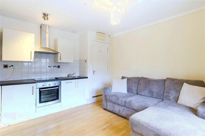 1 Bedroom Flat To Rent In High Street, A High Street, Theale, Reading, RG7
