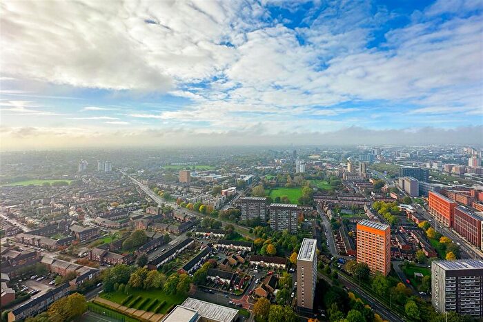 2 Bedroom Apartment To Rent In The Blade, M15