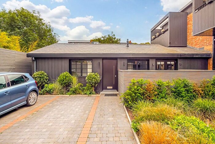 2 Bedroom Maisonette For Sale In Caxton Road, Wimbledon, SW19